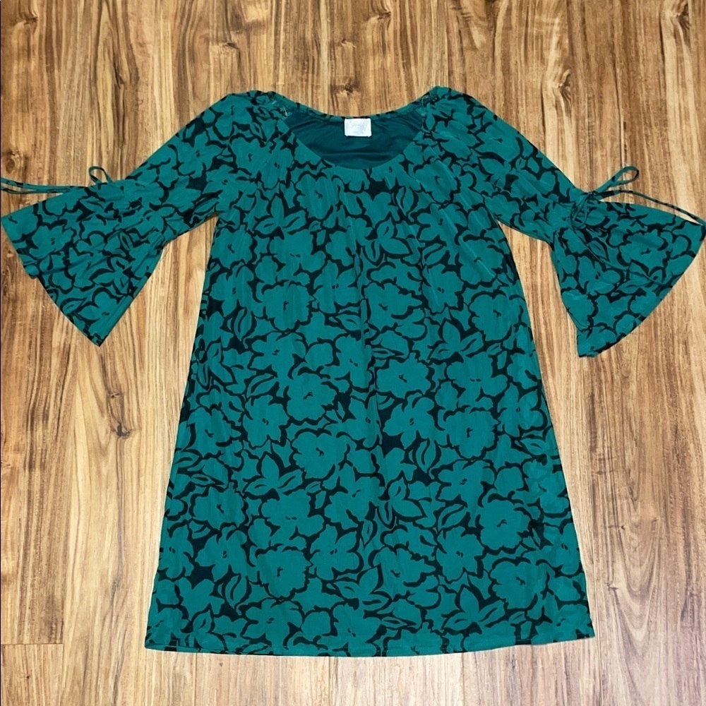 Siren Lily women’s PS petite small dress green black stretch bell sleeves NWOT